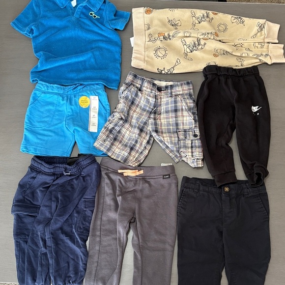 5 pairs of pants, two shorts and a kids tee - Picture 1 of 1